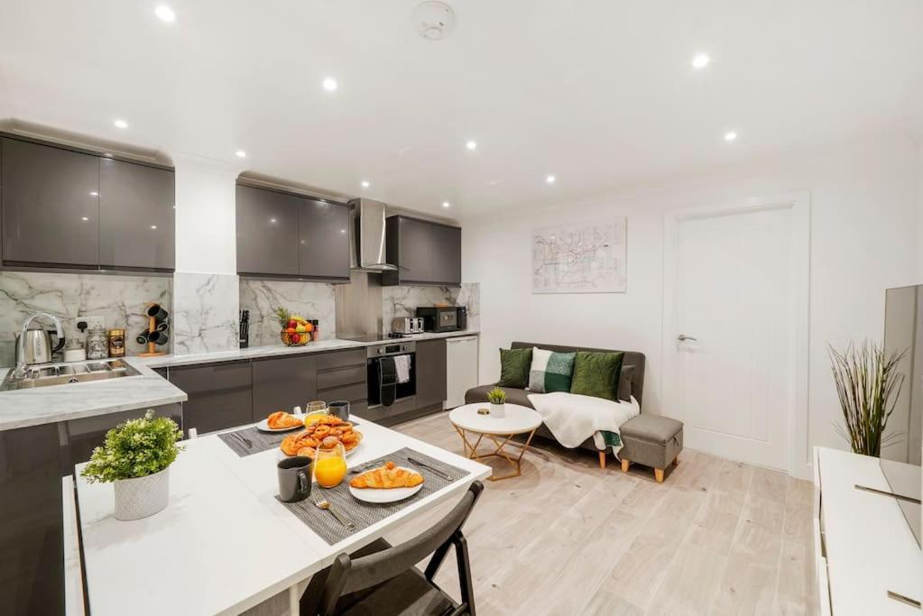 Modern 2 Bedroom Apartment In The Heart Of Лондон Экстерьер фото