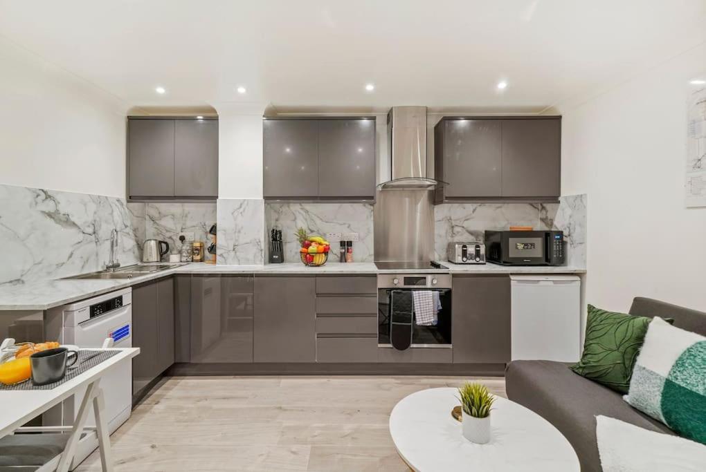 Modern 2 Bedroom Apartment In The Heart Of Лондон Экстерьер фото